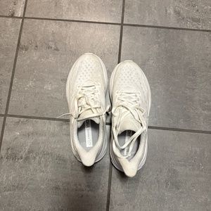 White Hoka Clifton 9 women’s sneakers